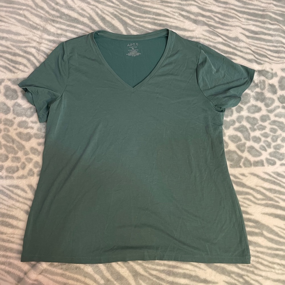 Apt. 9 Women’s Short Sleeve V-Neck Tee